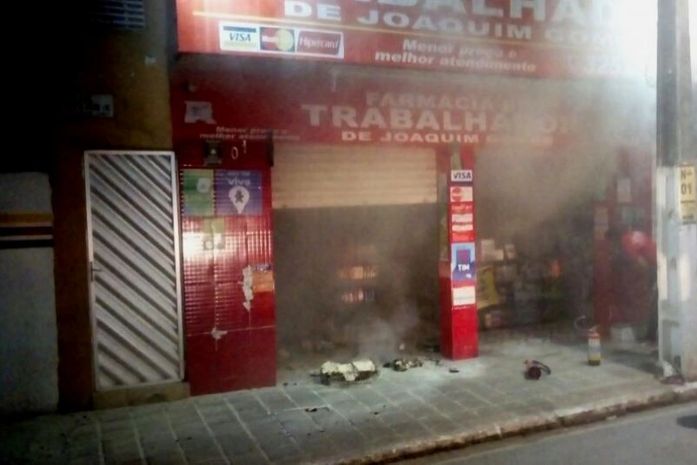 Incêndio atinge farmácia no Centro de Joaquim Gomes
