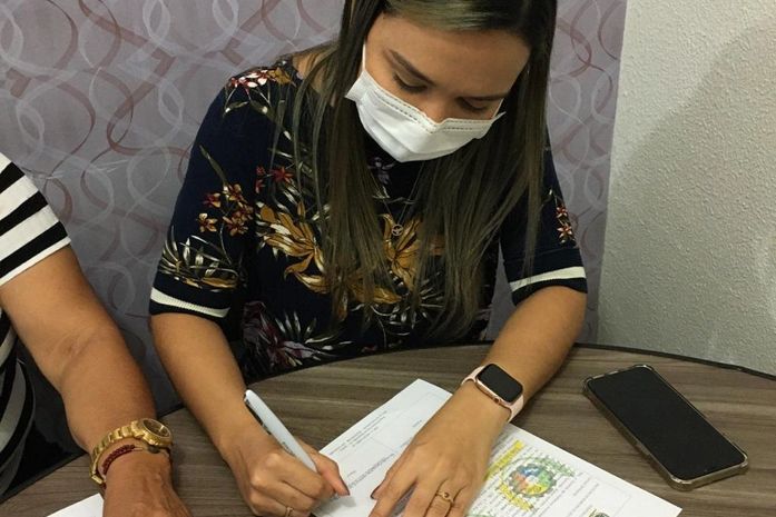 Fernanda assinou o documento nesta segunda-feira e já foi enviado ao laboratório The Gamaleya Center e Rússia Direct Investiment Found