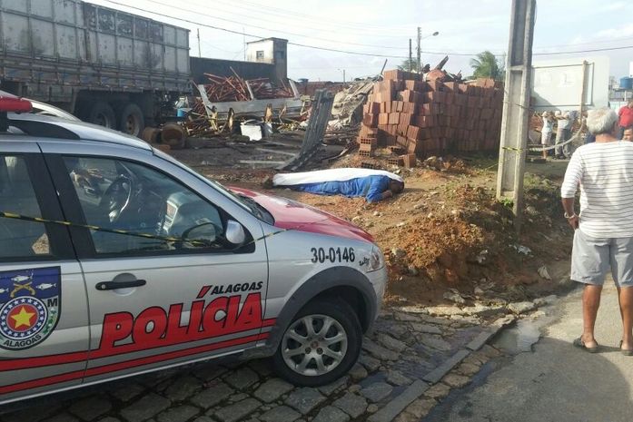 Acidente com fios de energia elétrica deixa dois mortos e um ferido