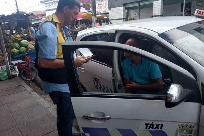 Fiscalização da SMTT autua táxis por irregularidades