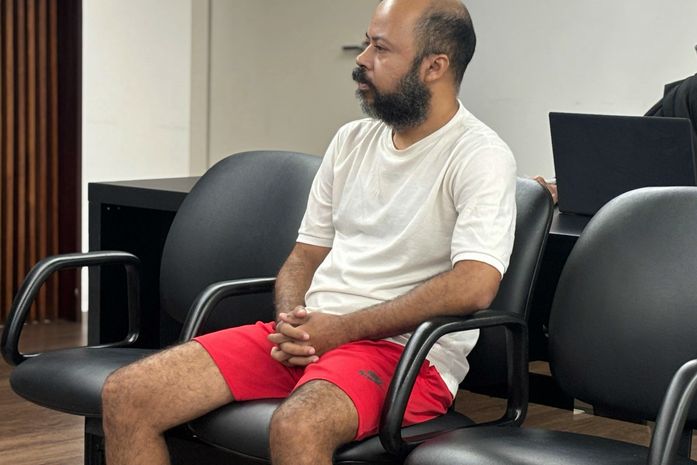 Serial killer diz em júri ter sido ‘escolhido pelo arcanjo Miguel’ para matar mulher trans