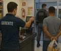 Homem é preso após furtar produtos e pagar apenas duas cervejas em mercadinho de Maceió