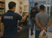Homem é preso após furtar produtos e pagar apenas duas cervejas em mercadinho de Maceió