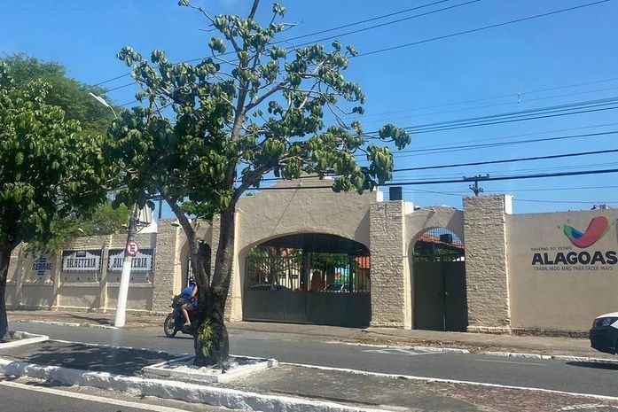 Políticos querem saber quem autorizou supermercado a ocupar Parque da Pecuária