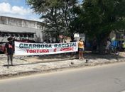 Manifestantes realizam ato e pedem justiça por jovem negro agredido dentro de supermercado em Maceió