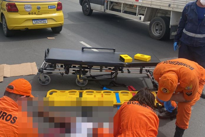 Homem é socorrido após ser atropelado por duas motos ao mesmo tempo, na Jatiúca