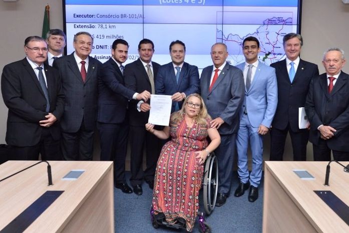Parte da bancada federal com governador e ministro