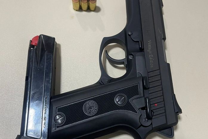 Mulher é detida após atirar contra casa do irmão e atingir trabalhador no pé em Penedo