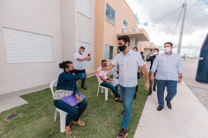 Prefeito JHC entrega chaves do Oiticica I e diz que Maceió avança em habitação