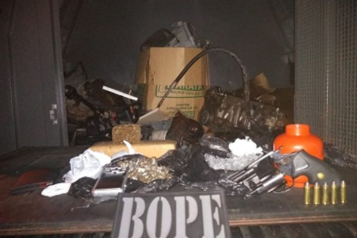 Material apreendido pelo Batalhão de Operações Policiais Especiais