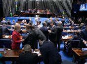 Em sessão marcada por embates, Renan Calheiros conduz eleição da nova Mesa