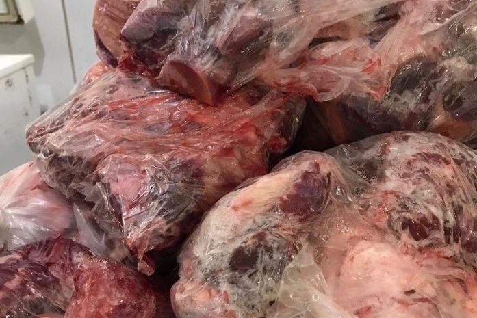 Vigilância Sanitária apreende 850 kg de alimentos fora de validade em feiras livres e supermercados de Maceió