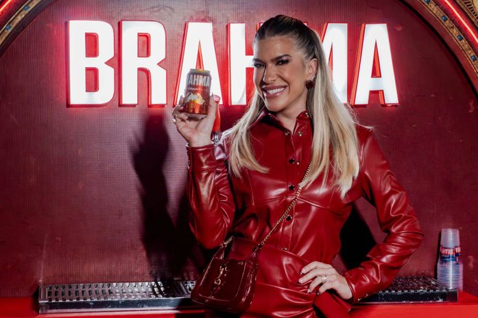 Lore Improta cai no forró no Camarote Brahma em Campina Grande e reforça cultura junina