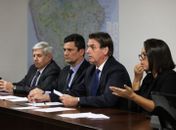 Bolsonaro durante transmissão ao vivo em sua página no Facebook.