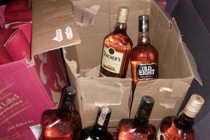 Garrafas de whisky apreendida durante fiscalização
