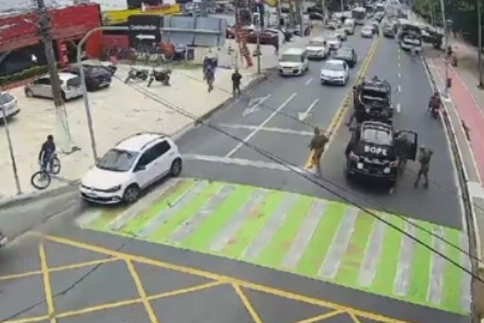 Vídeo: falso assalto com reféns mobiliza Bope e Batalhão de Choque em agência bancária, na orla de Ponta Verde