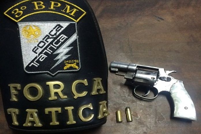 Arma de fogo foi encontrada com menor