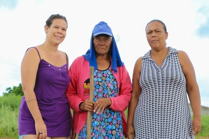 Famílias em vulnerabilidade social recebem cestas básicas da Secretaria de Assistência Social de Delmiro Gouveia
