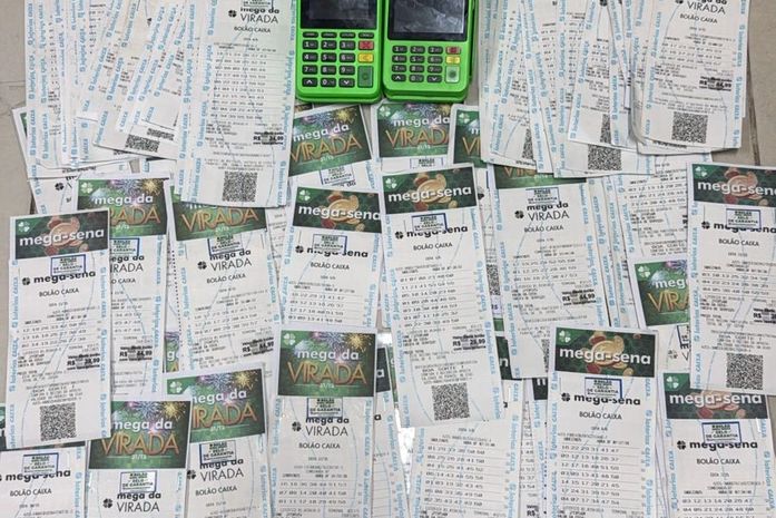 Mulher é presa, na Praia do Francês, suspeita de aplicar golpe em turistas em venda de bolão da Mega-Sena