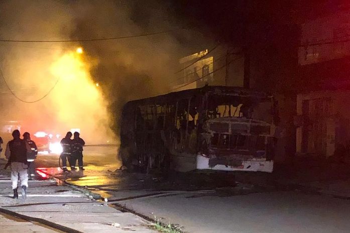 Ônibus incendiado em Maceió
