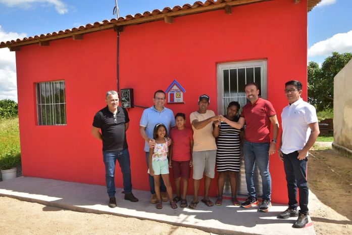 Prefeito Theobaldo Cintra entrega nova moradia pelo Programa Minha Casa Nova em Major Izidoro