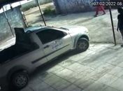 Suspeito invade lava-jato e mata homem