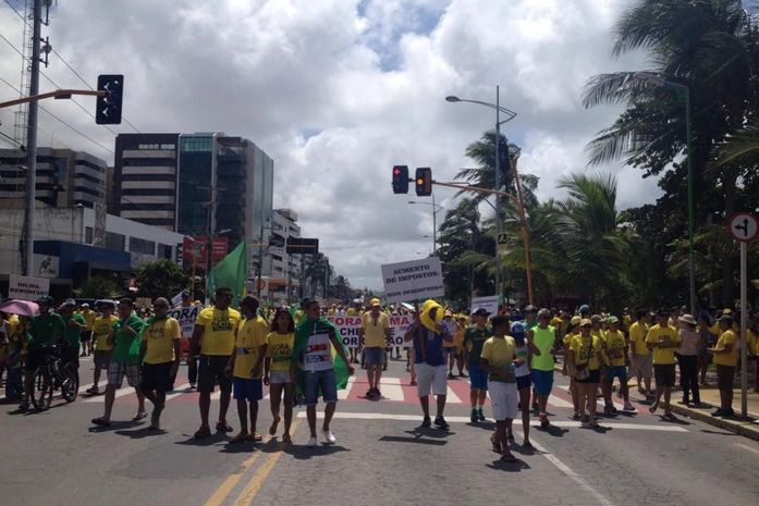 Manifestantes pedem impeachment de Dilma Rousseff e fim da corrupção