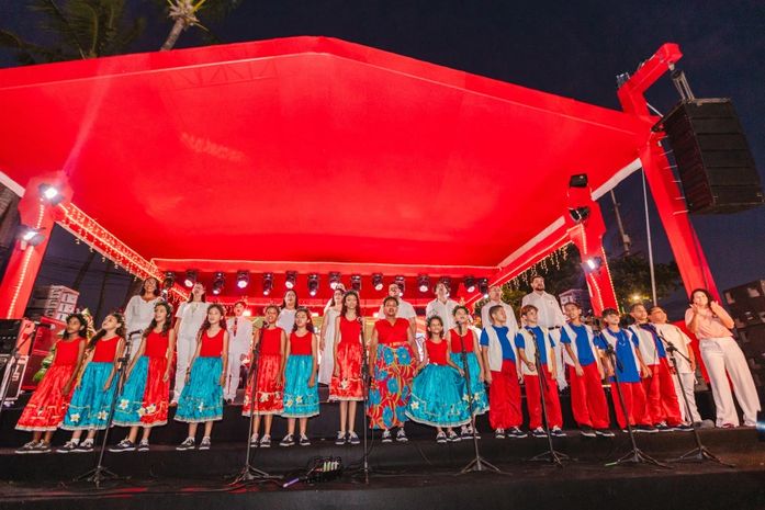 Coral da Escola Nosso Lar e Orquestra Filarmônica encantam público na abertura do Natal