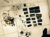 Celulares, carregadores e outros objetos apreendidos