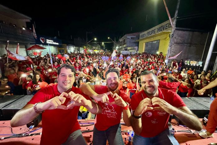 André Castro fortalece favoritismo com grande comício em Santana do Mundaú