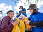 Prefeitura de Traipu entrega peixes e alimentos da Semana Santa para famílias do município

