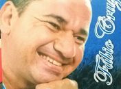 Cantor leva música e fé às ruas de Maceió