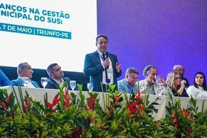 Rodrigo Buarque reforça importância de discutir estratégias para gestão eficaz do SUS