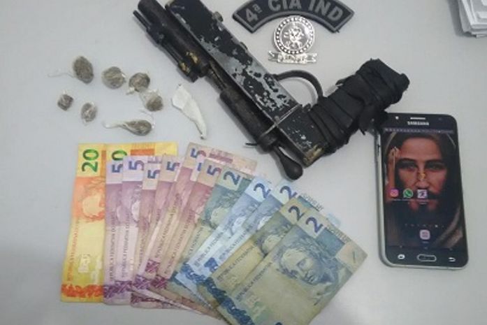 Material apreendido pelos militares da 4ª Companhia Independente
