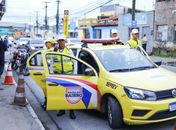Agentes do Ronda no Bairro recuperam veículo furtado no Jacintinho