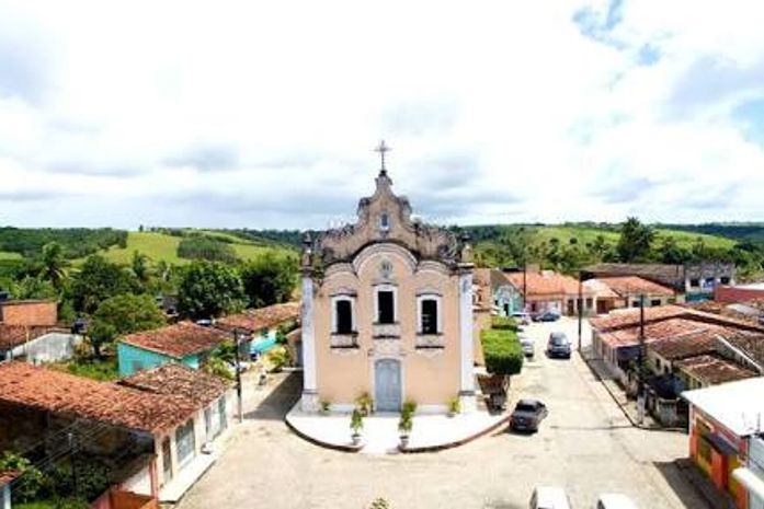 A paróquia da Igreja Católica que leva o nome da Santa que hoje simboliza a cidade