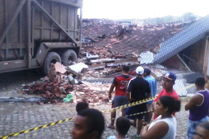Imóvel foi destruído no acidente (Foto: Alagoasweb)
