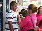 Secretaria da Mulher de São Miguel dos Campos distribui laços do Outubro Rosa