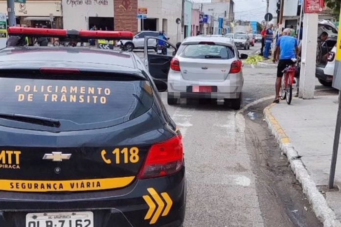 SMTT – Arapiraca recupera veículo durante operação no centro da cidade