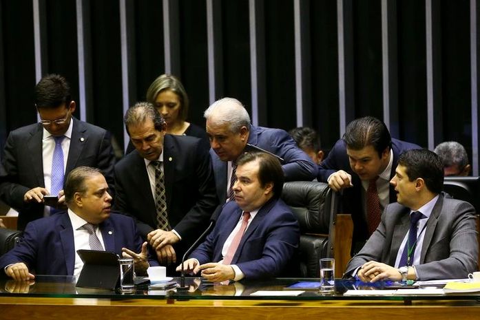 Câmara retoma votação de destaques da reforma da Previdência.