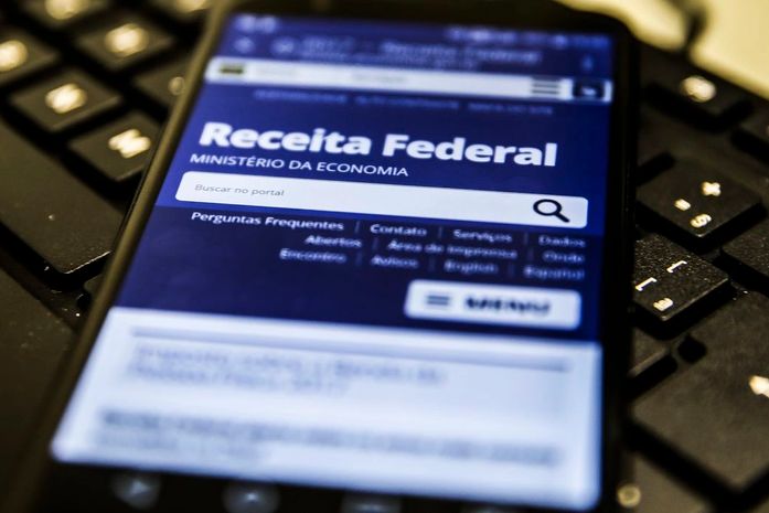 Receita Federal paga hoje lote residual de restituições do IRPF 2021