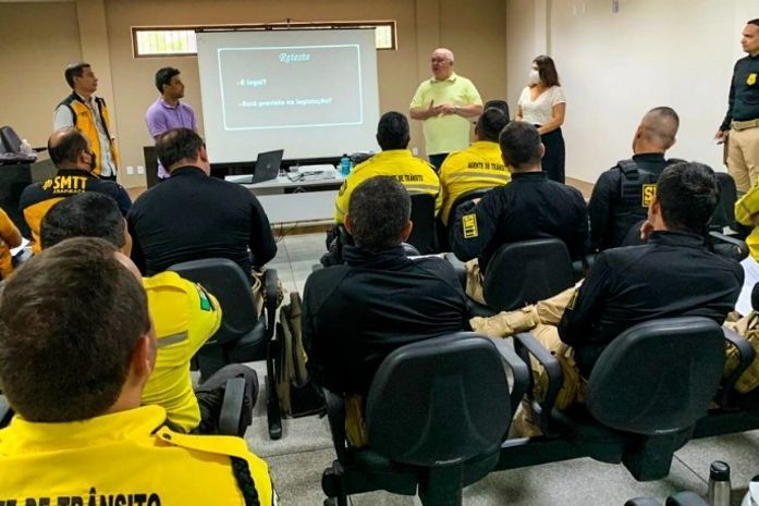 Segurança: agentes da SMTT recebem treinamento sobre aferição de alcoolemia no trânsito

