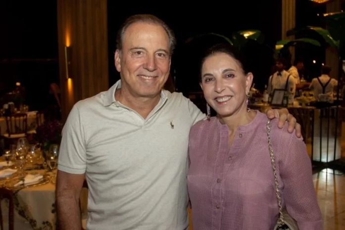 Banqueiro bilionário, esposa e cachorros do casal são achados mortos em mansão no Guarujá