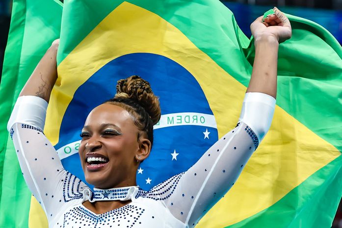 É OURO! Rebeca é campeã no solo e vira maior medalhista olímpica do Brasil