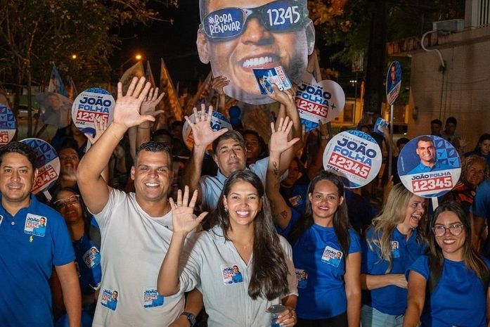 João Folha faz caminhada no bairro do Eustáquio Gomes