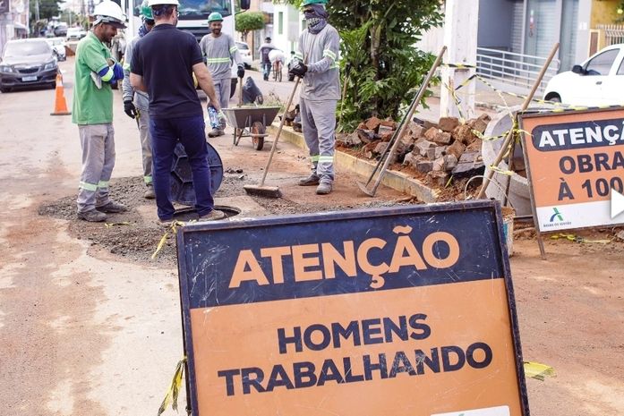 Após apelo de lojistas, prefeita se reunirá com Águas do Sertão para discutir cronograma de obras no comércio