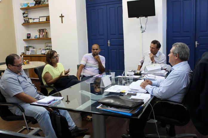 Diretora presidente da Casa do Agricultor de Messias visita secretário da SEAGRI