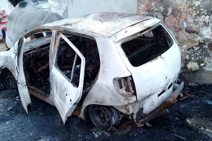 Veículo incendiou após colisão