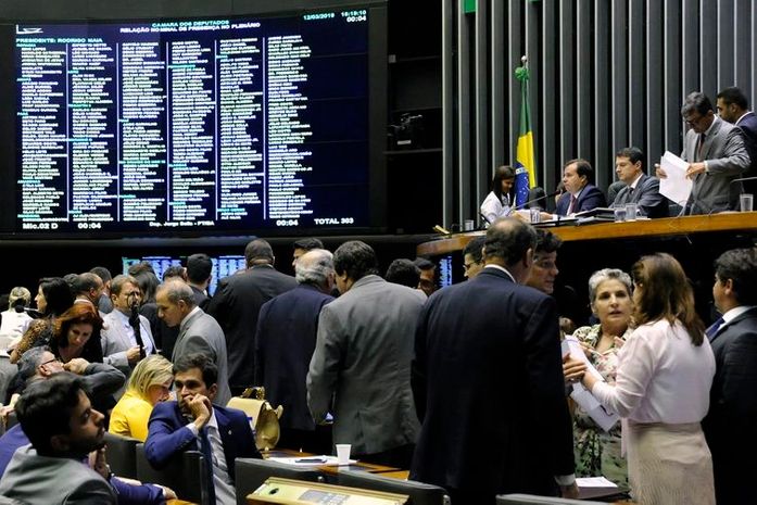 Plenário da Câmara dos Deputados durante sessão para discussão e votação de diversos projetos