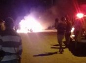 Homem é encontrado carbonizado ao lado de veículo em chamas